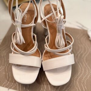 TOP Moda Elegant White Strappy Heels